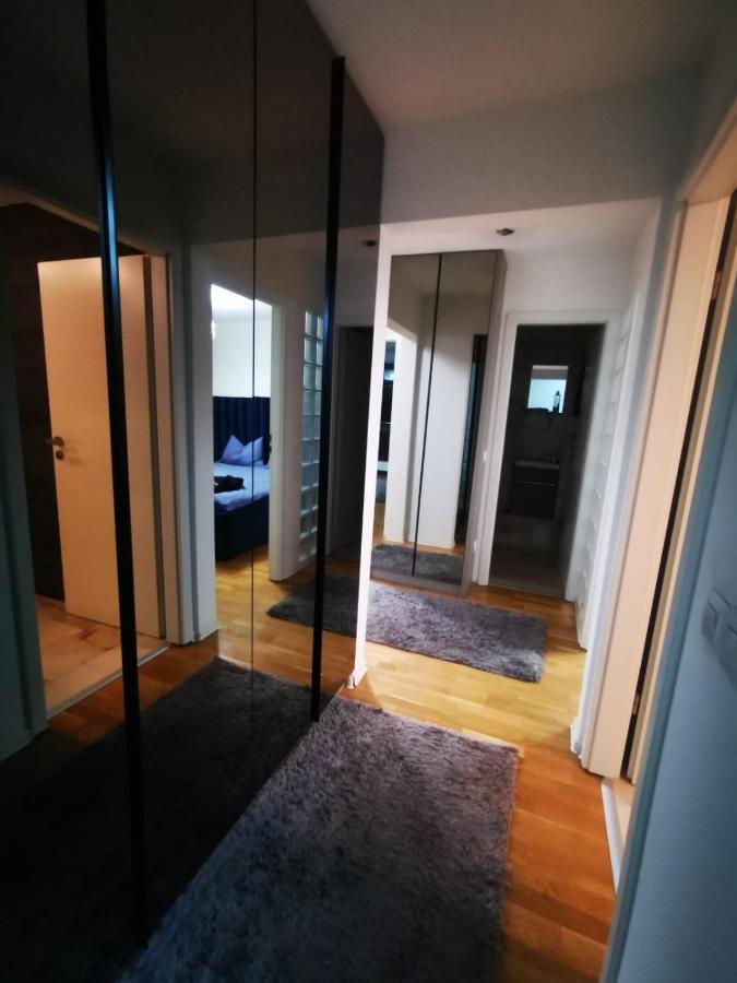 Luxury Apartment. 10 Minutes Taxi Ride To Center ティミショアラ エクステリア 写真